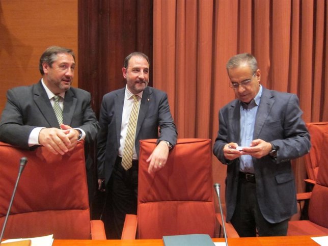 Los consellers J.M.Pelegrí y R.Espadaler junto al pte.De la Comisión de Interior