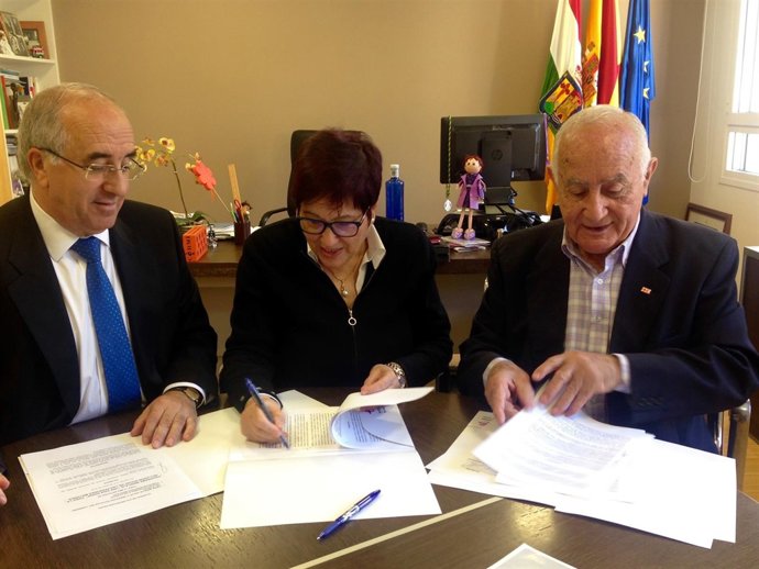 Firma convenio Cruz Roja