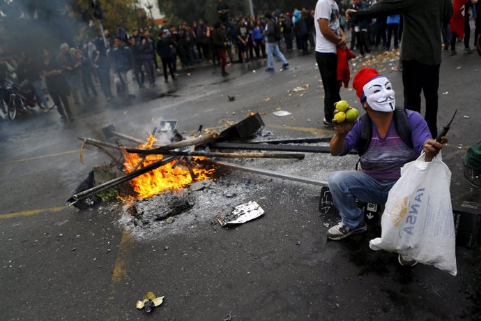 Disturbios durante una marcha estudiantil en Santiago de Chile