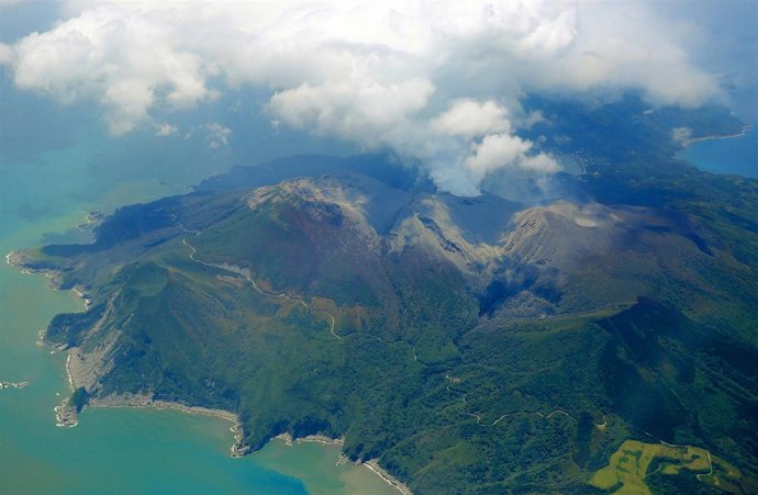 Vista aéra de la erupción del volcan en Japón