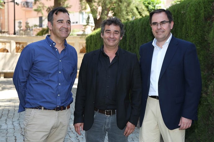 Eduard Fernández, en el centro, con Seva (Izq en la imagen) y Albadalejo (dcha)