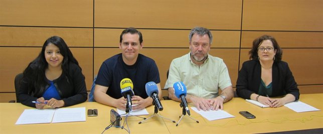Nacho Tornel, Margarita Guerrero y Sergio Ramos, junto con Rosa Crespo