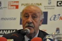 Del Bosque: "En otros países nadie ataca la bandera ni se pita el himno"