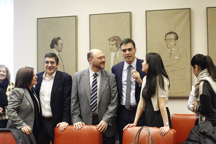 Patxi López, Antonio Pradas y Pedro Sánchez en la reunión del grupo socialista