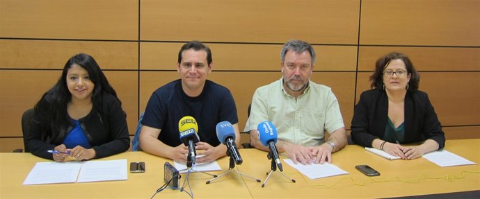 Nacho Tornel, Margarita Guerrero y Sergio Ramos, junto con Rosa Crespo