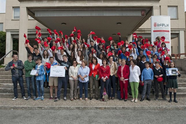 Ganadores del concurso y autoridades