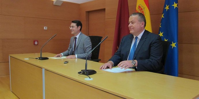 Bernabé y José Gabriel Ruiz en la rueda de prensa tras el Consejo de Gobierno