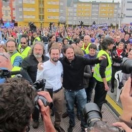  Emilio León Y Pablo Iglesias En Un Mitin Electoral De Podemos En Oviedo.