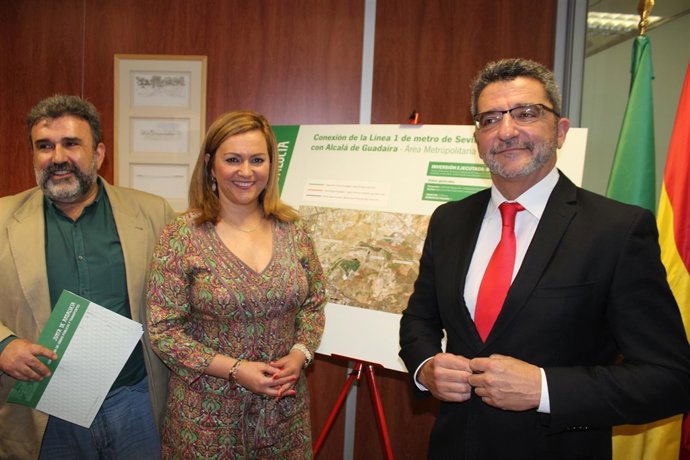 Gutiérrez Limones y la Consejera de Fomento, María Jesús Serrano. 