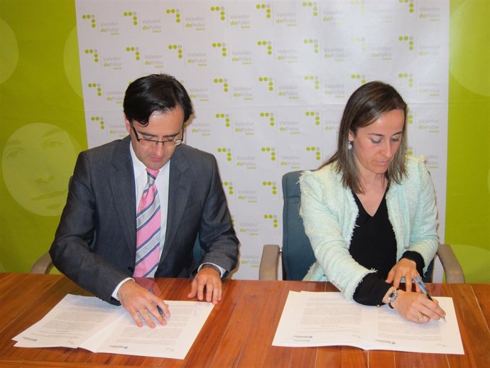 El valedor, José Julio Fernández, y la conselleira Ethel Vázquez, este viernes