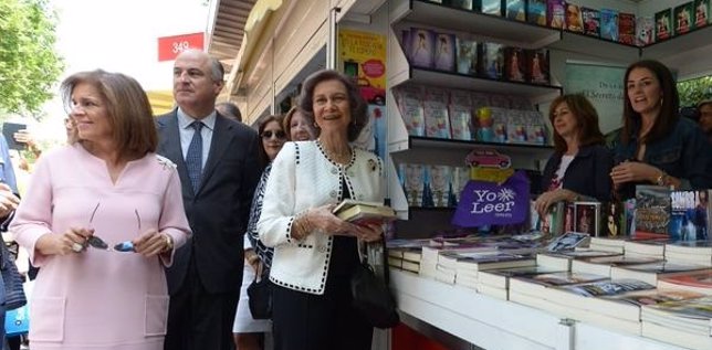 La Reina Sofía en la Feria del Libro 2015