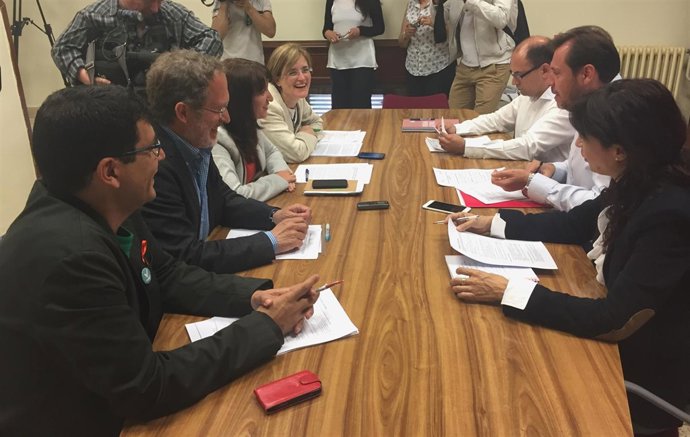 Reunión entre concejales del PSOE y Valladolid Toma la Palabra