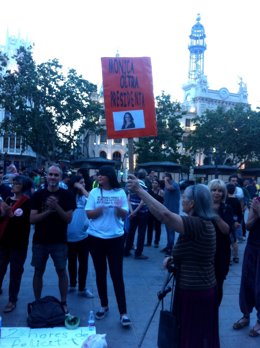 Concentración en apoyo a Oltra