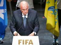 Blatter afirma que tiene sorpresas para lavar la imagen de la FIFA