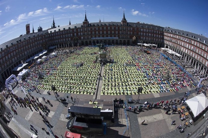 Free Yoga by Oysho 2014