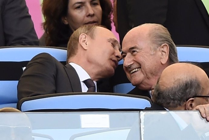El presidente de Rusia, Vladimir Putin y presidente de la FIFA, Joseph Blatter