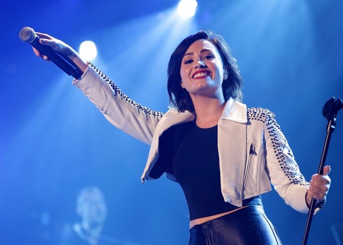  Demi Lovato Performs Onstage During 93.3 FLZÂ Jingle