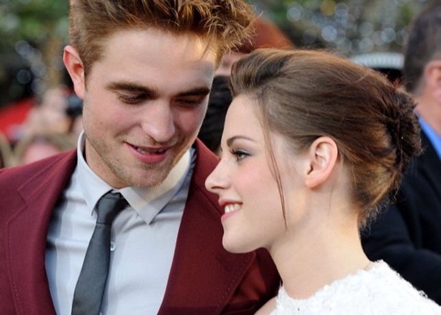   Actors Robert Pattinson And Kristen Stewart Arrive A