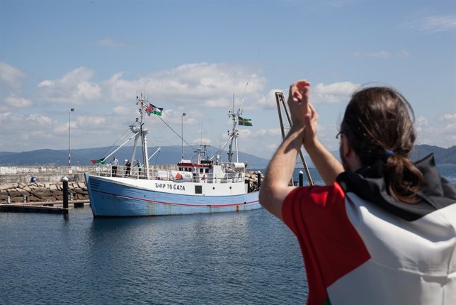 Llegada del buque 'Marianne' a Bueu (Pontevedra)