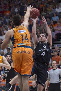 Quino Colom ajusticia al Valencia Basket en cuartos de final