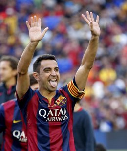 Xavi, homenajeado por su afición en el Camp Nou
