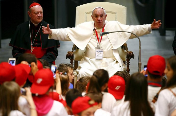 El Papa Francisco en una audiencia con niños 