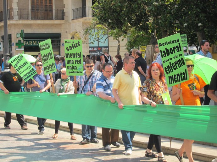 Manifestantes por una "salud mental pública y de calidad" en Valencia