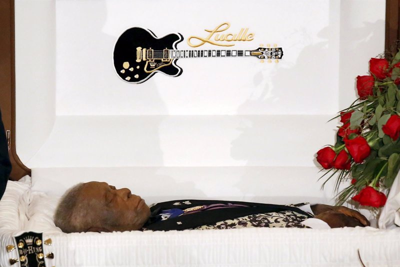 Cientos De Personas Despiden A B.B. King En Su Funeral En Misisipi