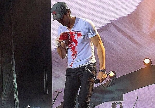 Enrique Iglesias, accidente con un drone en un concierto