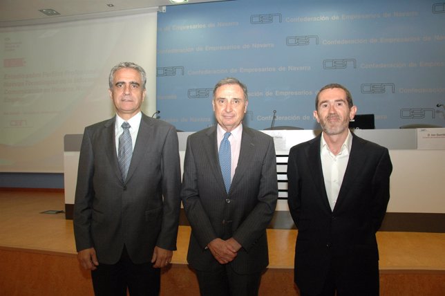 José Antonio Sarría en la presentación de informe sobre TIC.