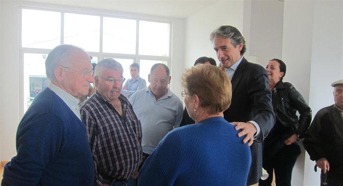 Visita al nuevo centro social de Peñacastillo