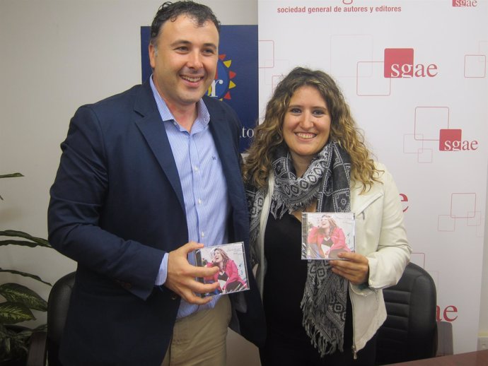 Anabel Santiago y José Luis Remis con el nuevo disco 'Llances de Papel' 