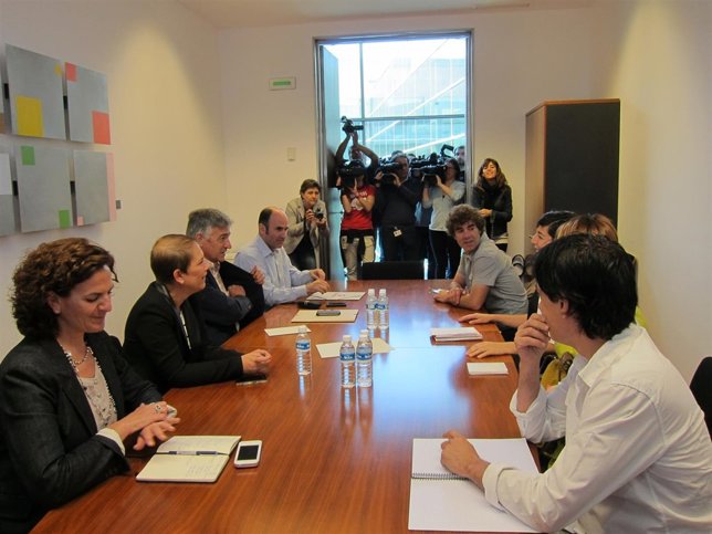 Representantes de Geroa Bai y Podemos en la reunión