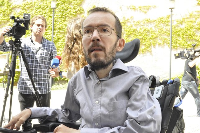 Pablo Echenique tras el encuentro con Lambán.