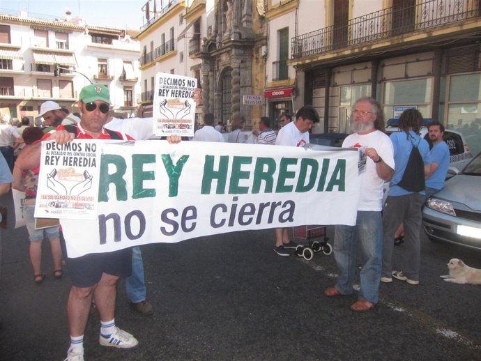 Una concentración de integrantes de la 'Acampada Dignidad' por el Rey Heredia