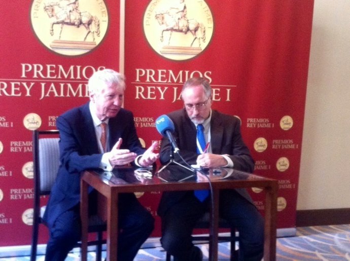 Hoffman en rueda de prensa en Valencia