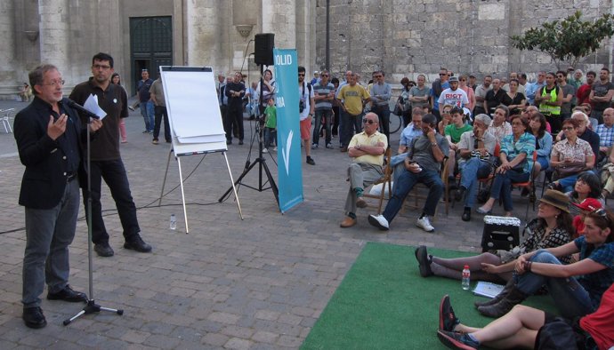 Asamblea abierta de Valladolid Toma la Palabra en la plaza de la Universidad