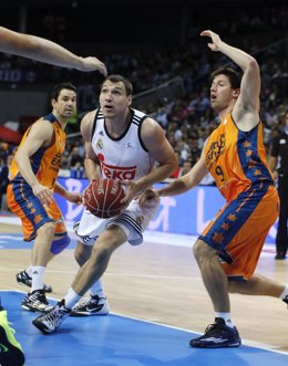 Jonas Maciulis en el Real Madrid - Valencia Basket