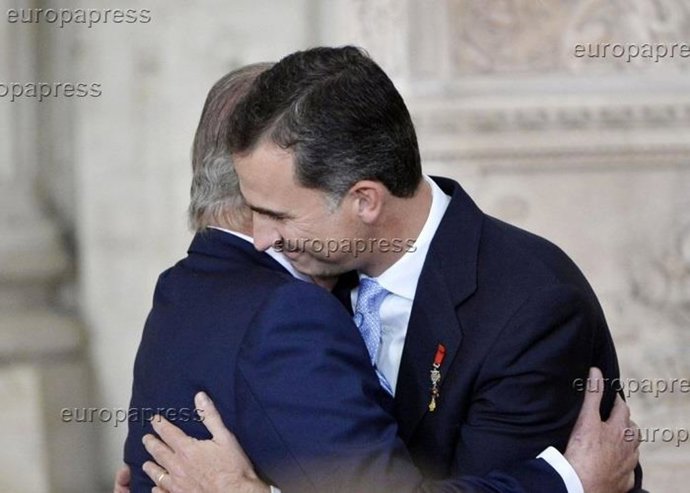 REY JUAN CARLOS ABDICACION 