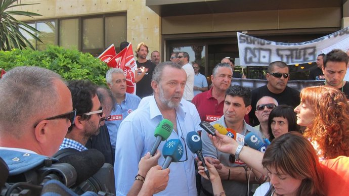 El presidente del comité de empresa del puerto, Carlos  Manga.