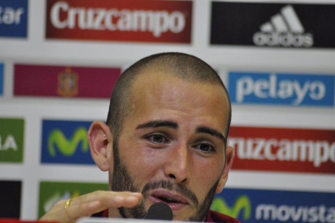 Aleix Vidal en rueda de prensa con la selección