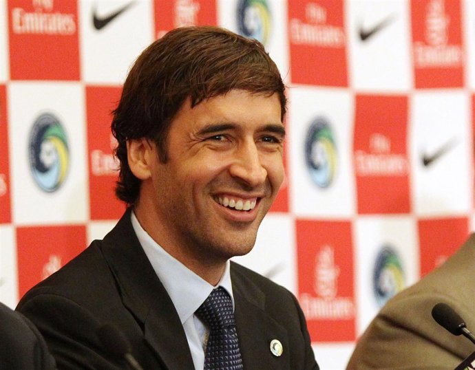 Raúl González se presenta con el Cosmos