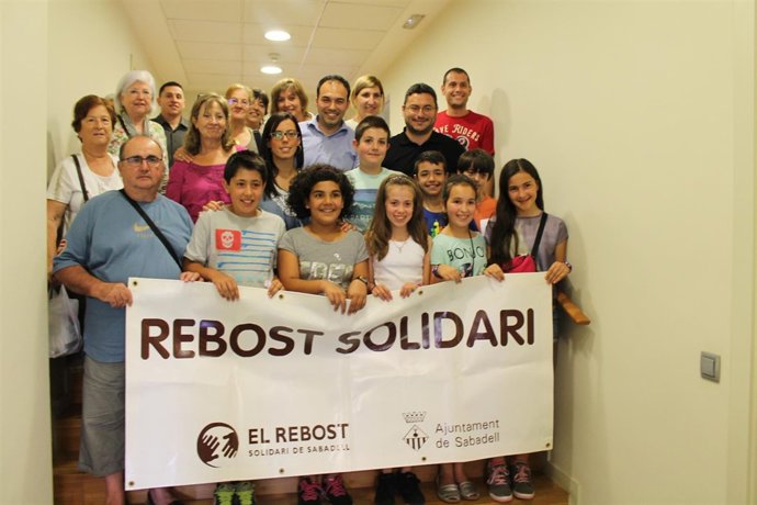 Foto de familia de la presentación de la iniciativa solidaria
