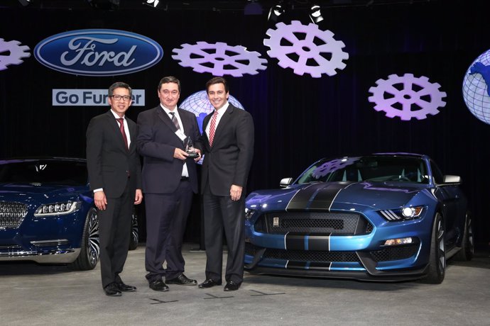 Construcciones Lujan recibe Premio Mundial a Proveedores de Ford Motor Company.