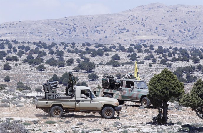 Milicianos de Hezbolá en la frontera entre Líbano y Siria