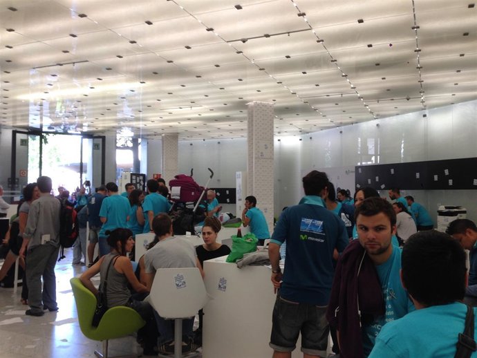 Técnicos subcontratados ocupan la sede de Telefónica-Movistar