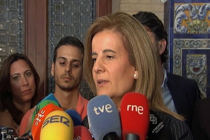 Báñez critica a "los políticos que restan"
