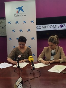 Firma de convenio entre Caixabank y Adaco