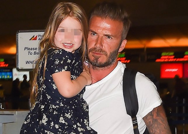 David Beckham con sus hijos en el aeropuerto de Los Angeles**NO UK** Los Angeles