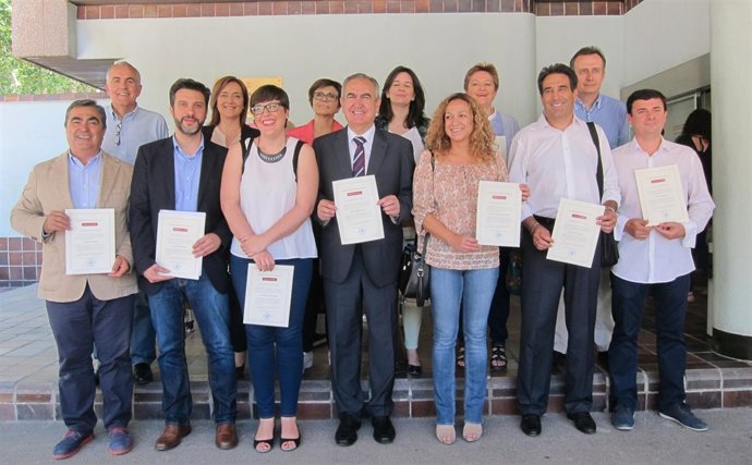 Diputados electos PSOE tras recoger credencial 